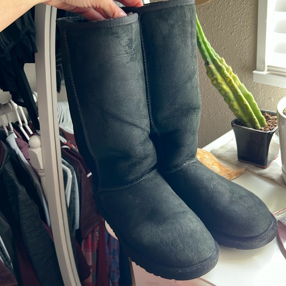 Black womens UGG size 9